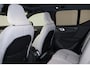 Volvo EX40 Performance Ultra 82 kWh - Panorama/schuifdak - IntelliSafe Assist & Surround - 360º Camera - Harman/Kardon audio - Verwarmde voorstoelen, stuur & achterbank - Parkeersensoren voor & achter - Elektr. bedienb. voorstoelen met geheugen links - Draadloze tel. lader - Warmtepomp - Extra getint glas - Inklapbare trekhaak - 19' LMV