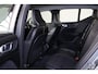 Volvo XC40 2.0 T4 Momentum - Parkeercamera achter - Parkeersensoren voor & achter - Cruise control - Inklapbare trekhaak - 18' LMV