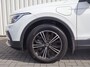Volkswagen Tiguan 1.4 TSI eHybrid 245pk R-Line Business+ | SoH 90% | Trekhaak Wegklapbaar | All Season Banden | Extra Getint Glas | 18" Velgen | Apple Carplay
