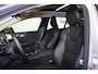 Volvo V60 T6 Recharge AWD Plus Bright - Panorama/schuifdak - Bowers & Wilkins audio - Parkeercamera achter - Verwarmde voorstoelen, stuur & achterbank - Parkeersensoren voor & achter - Elektr. bedienb. voorstoelen met geheugen - Cruise control - 19' LMV