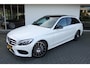 Mercedes-Benz C-klasse Estate 180 AMG Sport Edition / Parelmoerwit Diamantweiss/ 19 inch/ Panorama/ 360 camera/ Dodehoekassist/ Grootlicht assist/ Multibeam/ 9G automaat/ Sfeerverlichting/ Winterset