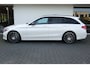 Mercedes-Benz C-klasse Estate 180 AMG Sport Edition / Parelmoerwit Diamantweiss/ 19 inch/ Panorama/ 360 camera/ Dodehoekassist/ Grootlicht assist/ Multibeam/ 9G automaat/ Sfeerverlichting/ Winterset