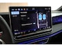 Volkswagen Tiguan 1.5 eHybrid 204pk R-Line Edition Black Style Panoramadak Trekhaak 360Camera Stoelverwarming Virtual Cockpit Navigatie