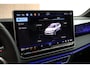Volkswagen Tiguan 1.5 eHybrid 204pk R-Line Edition Black Style Panoramadak Trekhaak 360Camera Stoelverwarming Virtual Cockpit Navigatie
