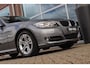 BMW 3-Serie 318i | 1e eigenaar | NL auto | Sportstoelen | Xenon | Stoelverwarming | Sportstuur | Cruise control | Navigatie | Bluetooth | Climate control | PDC | Regensensor