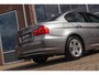 BMW 3-Serie 318i | 1e eigenaar | NL auto | Sportstoelen | Xenon | Stoelverwarming | Sportstuur | Cruise control | Navigatie | Bluetooth | Climate control | PDC | Regensensor