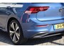 Volkswagen Golf 1.5 eHybrid Life Edition Navigatie, Wegklapbare trekhaak, panoramadak, 18" LMV, achteruitrijcamera, spiegelpakket, clima, lane assist, parkeersensoren voor en achter.