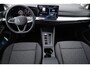 Volkswagen Golf 1.5 eHybrid Life Edition Navigatie, Wegklapbare trekhaak, panoramadak, 18" LMV, achteruitrijcamera, spiegelpakket, clima, lane assist, parkeersensoren voor en achter.