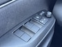 Toyota Yaris 1.5 HYBRID EXECUTIVE STOELVERW BLIND-SPOT PARK-SENSOREN NAVI APPLE/ANDROID KEYLESS NL-AUTO