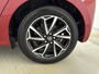 Toyota Yaris 1.5 Hybrid Dynamic Limited | Binnenspiegel Automatisch Dimmend | Apple Carplay/Android Auto | Stoelverwarming | Metallic Lak |
