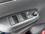 Toyota Yaris 1.5 Hybrid Dynamic Limited | Binnenspiegel Automatisch Dimmend | Apple Carplay/Android Auto | Stoelverwarming | Metallic Lak |