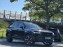 Volvo XC90 2.0 T8 Recharge | AWD | Black Edition | 7-zits | Leer | Trekhaak | 21" wielen | Adapt Cruise | Winterpakket | Marge