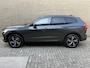 Volvo XC60 2.0 Recharge T6 AWD R-Design | Panoramadak | Elektrisch Wegklapbare Trekhaak | Harman/Kardon | Head Up Display | Adaptive Cruise Control | Luchtvering | PDC V+A | Camera | Elek. bestuurdersstoel