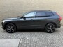 Volvo XC60 2.0 Recharge T6 AWD R-Design | Panoramadak | Elektrisch Wegklapbare Trekhaak | Harman/Kardon | Head Up Display | Adaptive Cruise Control | Luchtvering | PDC V+A | Camera | Elek. bestuurdersstoel | Elektrische achterklep |