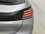 Peugeot 208 Allure 100pk | Navigatie via draadloze Apple Carplay / Android Auto | Climate Control | Cruise Control | Parkeersensoren v+a | Armsteun | Digitaal instrumentenpaneel | DAB+ radio | Led koplampen | Donker getint glas | 16" lichtmetalen velgen |