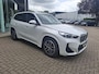 BMW X1 xDrive25e | M-SPORT | PANO-SCHUIFDAK | LEER | 360 CAMERA | STOELVERWARMING | HEAD-UP