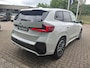 BMW X1 xDrive25e | M-SPORT | PANO-SCHUIFDAK | LEER | 360 CAMERA | STOELVERWARMING | HEAD-UP