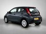 Toyota Aygo 1.0 VVT-i x-play | Dealer onderhouden | Apple CarPlay/Android Auto | achteruitrijcamera | Airco | Onderweg-naar-dealer