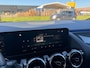 Mercedes-Benz B-klasse 180 Business Solution AMG | 12MND GARANTIE | AUTOMAAT | LED | CRUISE | CARPLAY | DAB | AIRCO | STOELVERWM. |