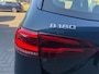 Mercedes-Benz B-klasse 180 Business Solution AMG | 12MND GARANTIE | AUTOMAAT | LED | CRUISE | CARPLAY | DAB | AIRCO | STOELVERWM. |