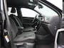 Volkswagen T-Roc 1.5 TSi 150 Pk Automaat R-Line | Trekhaak | Stoelverwarming | Camera | Climatronic | Adaptive cruise | Carplay | Navigatie | 17 Inch | 16.410 Km !!