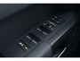Land Rover Defender 2.0 P300e 110 X | FACELIFT | ClearSight | Meridian Surround | Trekhaak | Luchtvering | Koelbox | Panoramadak | 22 Inch