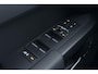 Land Rover Defender 2.0 P300e 110 X | FACELIFT | ClearSight | Meridian Surround | Trekhaak | Luchtvering | Koelbox | Panoramadak | 22 Inch
