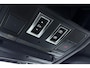 Land Rover Defender 2.0 P300e 110 X | FACELIFT | ClearSight | Meridian Surround | Trekhaak | Luchtvering | Koelbox | Panoramadak | 22 Inch