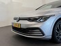 Volkswagen Golf 1.0 TSI 110pk Life Lounge Apple Carplay Android Auto Parkeersensoren Cruise Control DAB Climate Control LED Koplampen Bluetooth Lichtmetalen Velgen