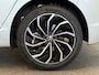 Volkswagen Golf 1.0 TSI 110pk Life Lounge Apple Carplay Android Auto Parkeersensoren Cruise Control DAB Climate Control LED Koplampen Bluetooth Lichtmetalen Velgen