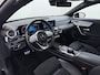 Mercedes-Benz CLA 180 Automaat AMG Business Solution Panoramadak Camera Widescreen cockpit Apple Carplay Android Auto Navi Pdc Cruise Control Stoelverwarming Privacy Glas Lmv Led DAB Licht en zichtpakket Premium pakket Dealeronderhouden 1e Eigenaar Origineel Nederlandse Auto