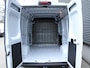 Peugeot Boxer Zwaar 2.2 HDi 140PK L2H2 3,5T I Trekhaak 3000 kg trekgewicht I Pack Techno Plus I Verzwaarde vering I Navigatie