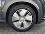 Hyundai Kona Electric EV Premium 64 kWh / SOH 100% / Dealer onderhouden / Head Up Display / CCS snelladen / Stuur- & Stoelverwarming / Warmtepomp / Achteruitrijcamera / Adaptief cruise control / Keyless Entry/Start / Apple Carplay Android Auto /