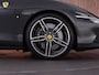 Ferrari Roma Spider 3.9 V8 |BTW|PPF|Grigio Scuro|360 camera|carbon int.|memory|Quilted seats|Apple Carplay|carbon stuur|20" lichtmetalen velgen|