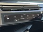 Peugeot e-5008 GT 73 kWh | Trekhaak | Parkeercamera/-sensoren | Elektrische kofferklep | Keyless Entry/Start | Stoelverwarming/-massage | Alcantara | Elektrische stoelen met geheugen | Climate Control |