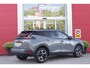 Peugeot 2008 1.2 100PK ALLURE | DRAADLOZE APPLE CARPLAY/ANDROID AUTO | PARKEERSENSOREN VOOR + ACHTER | CRUISE CONTROL | DAB+ RADIO | CLIMATE CONTROL | 17" LICHTMETALEN VELGEN |