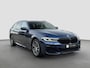 BMW 5-Serie Touring 530e xDrive M-Sport | Trekhaak | 360 | Elektrische stoelen | Shadow Line | Sfeerverlichting | Carplay | Memory
