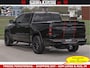 Dodge Ram NIGHT PREMIUM | 426PK | STRIPING | LUCHTVERING | HUD | PANO | 360 CAM | Full Option | LIMITED WHEELS | De Meest Luxe Pick-Up in zijn Klasse | Comfortabele Dubbele Cabine met Royale 5 Zitplaatsen | EERSTE EIGENAAR | SMOKE PACK | BOM VOL |