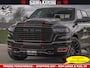 Dodge Ram NIGHT PREMIUM | 426PK | STRIPING | LUCHTVERING | HUD | PANO | 360 CAM | Full Option | LIMITED WHEELS | De Meest Luxe Pick-Up in zijn Klasse | Comfortabele Dubbele Cabine met Royale 5 Zitplaatsen | EERSTE EIGENAAR | SMOKE PACK | BOM VOL |