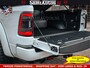 Dodge Ram 1500 Limited Night | 5.7 V8 Hemi Full Option | LPG | Comfortabele Dubbele Cabine met Royale 5 Zitplaatsen | De Meest Luxe en Volle Pick-Up in zijn Klasse | BPM vrij | Nu Leverbaar uit Voorraad | Voorraad Nr v45lp