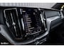 Volvo XC60 2.0 T6 Plug-in hybrid AWD Plus Dark Long Range | Zwenkbare trekhaak | Panorama dak | Adaptieve cruise | Memory | Blis |