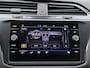Volkswagen Tiguan 1.4 TSI eHybrid Life Automaat - Trekhaak - ACC - Navigatie - LED - Camera - Achterklep elektrisch - Climatronic
