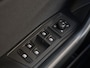 Volkswagen T-Roc 1.5 TSI Life Business 150 pk DSG | Climate control | Achteruitrijcamera | 18" Lichtmetalen velgen | Trekhaak | Navi via App-Connect |