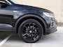 Volkswagen T-Roc 1.5 TSI Life Business 150 pk DSG | Climate control | Achteruitrijcamera | 18" Lichtmetalen velgen | Trekhaak | Navi via App-Connect |