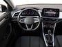 Volkswagen T-Roc 1.5 TSI Life Business 150 pk DSG | Climate control | Achteruitrijcamera | 18" Lichtmetalen velgen | Trekhaak | Navi via App-Connect |