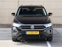 Volkswagen T-Roc 1.5 TSI Life Business 150 pk DSG | Climate control | Achteruitrijcamera | 18" Lichtmetalen velgen | Trekhaak | Navi via App-Connect |