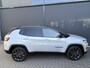 Jeep Compass 4xe 240 Plug-in Hybrid Electric Trailhawk Airco - Schuif/kanteldak - Achteruitrijcamera - Apple carplay - Parkeersensoren - Navigatie - Oplaadmogelijkheid - Lederen bekleding - Cruise control - Dakrails - Led verlichting - Elektrische ramen - Bluetooth - Keyless start - Start/stop systeem - Stuur multifunctioneel