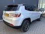 Jeep Compass 4xe 240 Plug-in Hybrid Electric Trailhawk Airco - Schuif/kanteldak - Achteruitrijcamera - Apple carplay - Parkeersensoren - Navigatie - Oplaadmogelijkheid - Lederen bekleding - Cruise control - Dakrails - Led verlichting - Elektrische ramen - Bluetooth - Keyless start - Start/stop systeem - Stuur multifunctioneel