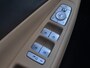 Hyundai Santa Fe 1.6 T-GDI PHEV Premium Plus Sky Automaat 5P. / Fabrieksgarantie tot 11-2027 / Trekhaak afneembaar / Dealer onderhouden / Trekgewicht 1.350 kg / head-up display / Panorama schuifdak / Stuur-, stoel- en achterbankverwarming / Apple Carplay Android / Rondomzicht camera /
