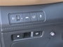 Hyundai Santa Fe 1.6 T-GDI PHEV Premium Plus Sky Automaat 5P. / Fabrieksgarantie tot 11-2027 / Trekhaak afneembaar / Dealer onderhouden / Trekgewicht 1.350 kg / head-up display / Panorama schuifdak / Stuur-, stoel- en achterbankverwarming / Apple Carplay Android / Rondomzicht camera /